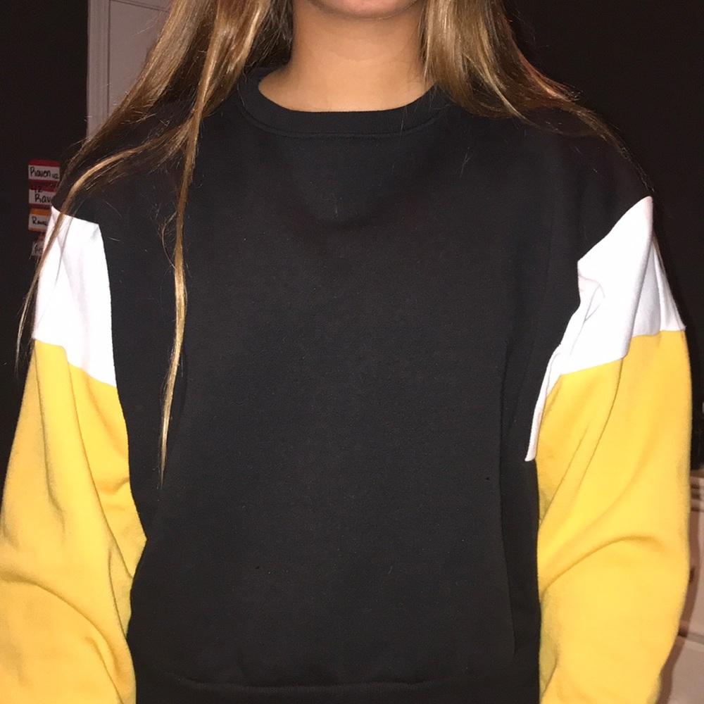 Black/White/Yellow Sweatshirt